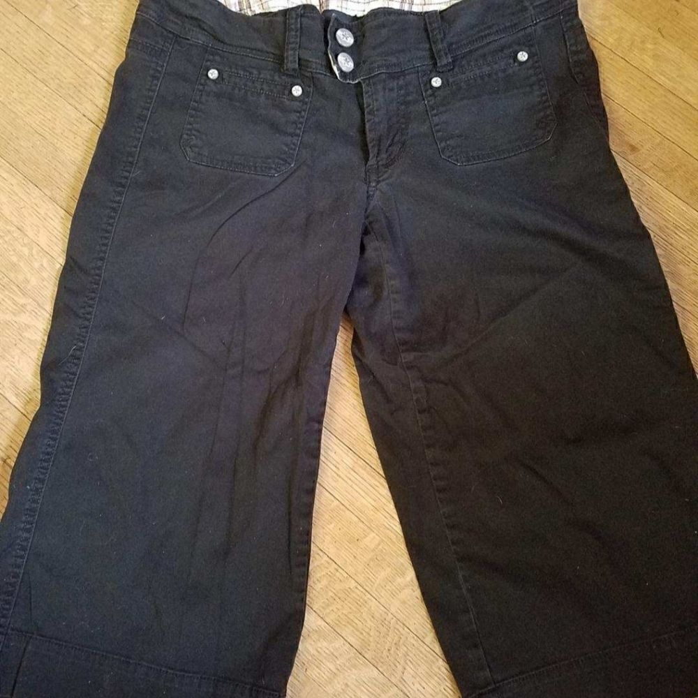 Something trickie black shorts size 7. 2 button